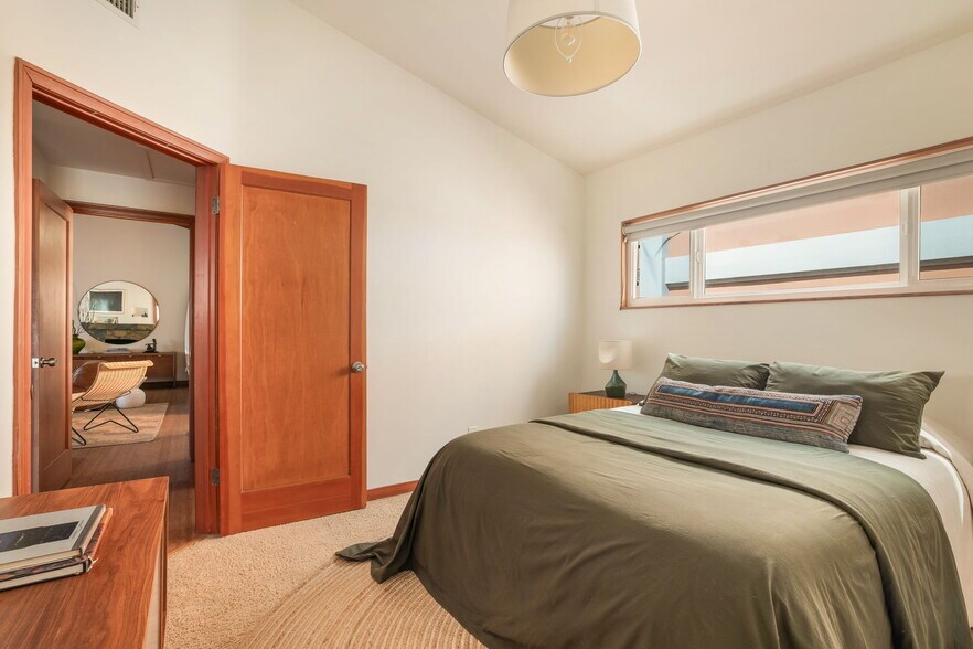 More Photos Of 16 Spinnaker St, Marina Del Rey Multifamily For Sale