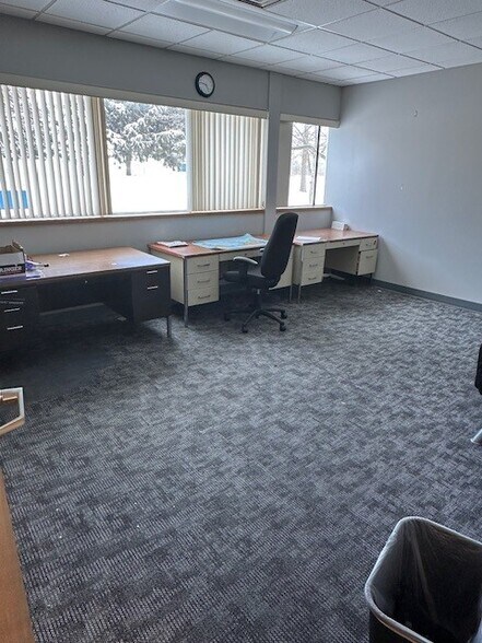 More Photos Of 300 Sonwil Dr, Buffalo Distribution For Lease