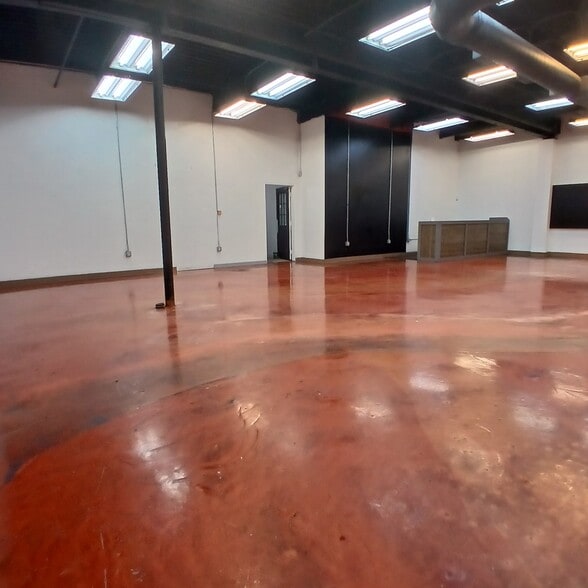 More Photos Of 2850 E 40 Hwy, Blue Springs Warehouse For Lease