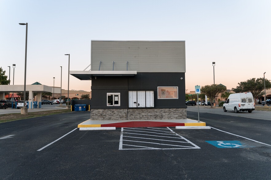 More Photos Of 9139 Grissom Rd, San Antonio General Retail For Lease