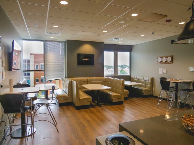 More Photos Of 6740 Rock Spring Rd, Wilmington Office For Lease