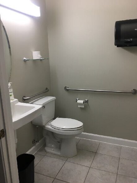 More Photos Of 6501 Creedmoor Rd, Raleigh Office Residential For Lease