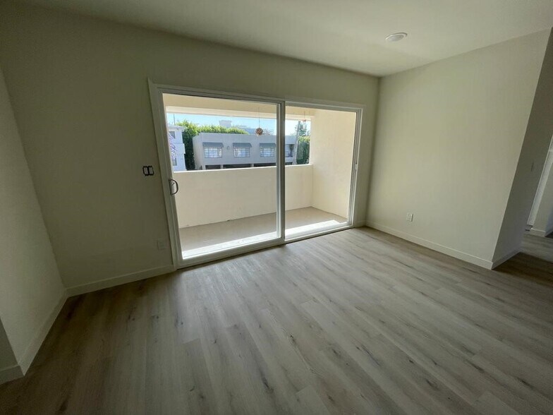 More Photos Of 553 N Flores St, Los Angeles Apartments For Sale