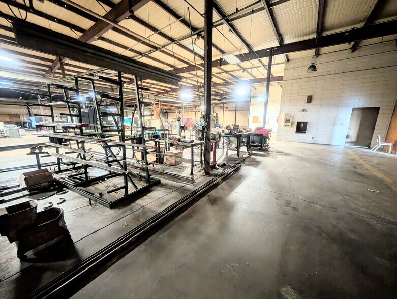 More Photos Of 1469 US Highway 59, Moran Manufacturing For Sale