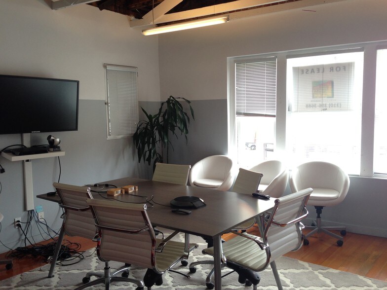 More Photos Of 210-226 Main St, Venice Storefront Retail Office For Lease