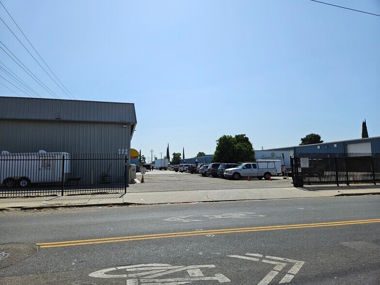 More Photos Of 202 S Santa Cruz Ave, Modesto Warehouse For Lease