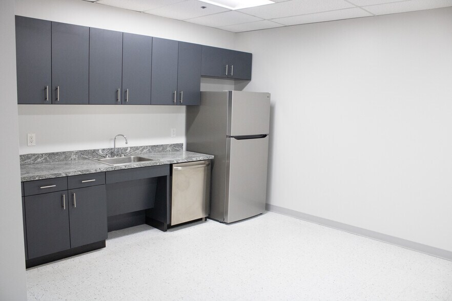 More Photos Of 2100 & 2150 Lakeside Blvd, Richardson Unknown For Lease