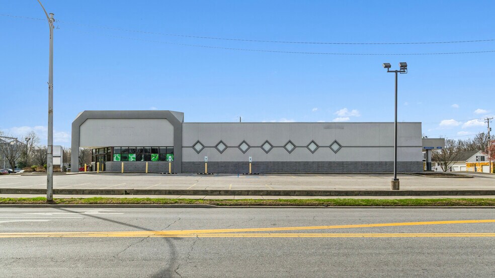 More Photos Of 305 W Main St, Ottawa Drugstore For Lease