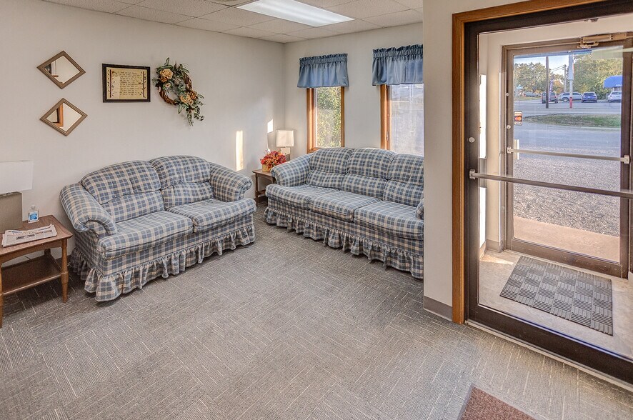 More Photos Of 607 E Lyons St, Marissa Medical For Sale