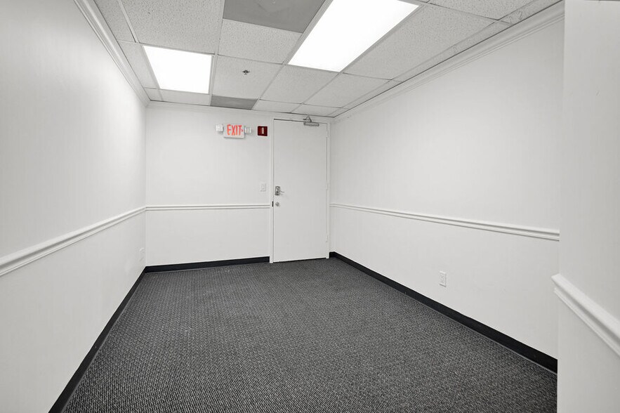 More Photos Of 2691 E Oakland Park Blvd, Fort Lauderdale Office Residential For Lease