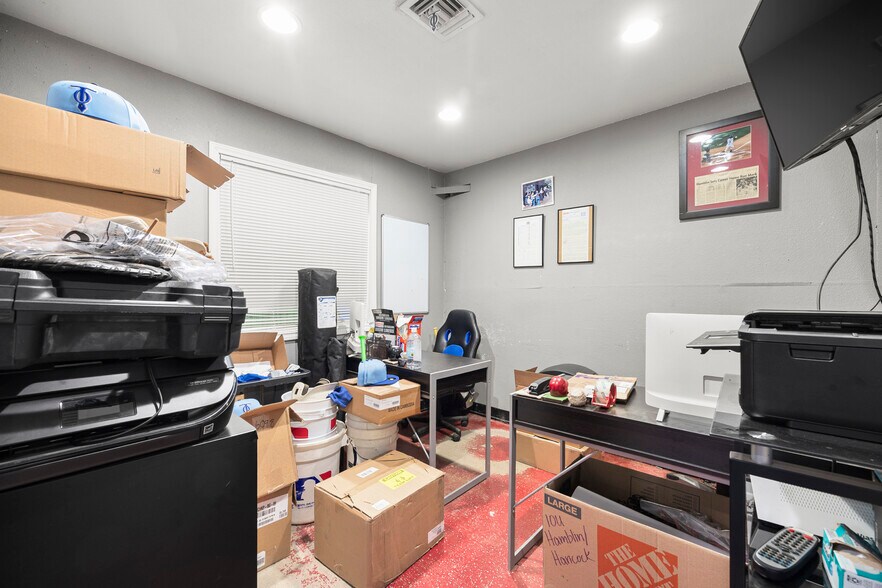 More Photos Of 505 County Line Rd, Rockwall Flex For Sale