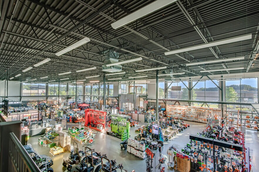 More Photos Of 1963 Jesse Jewell Pkwy NE, Gainesville Freestanding For Sale