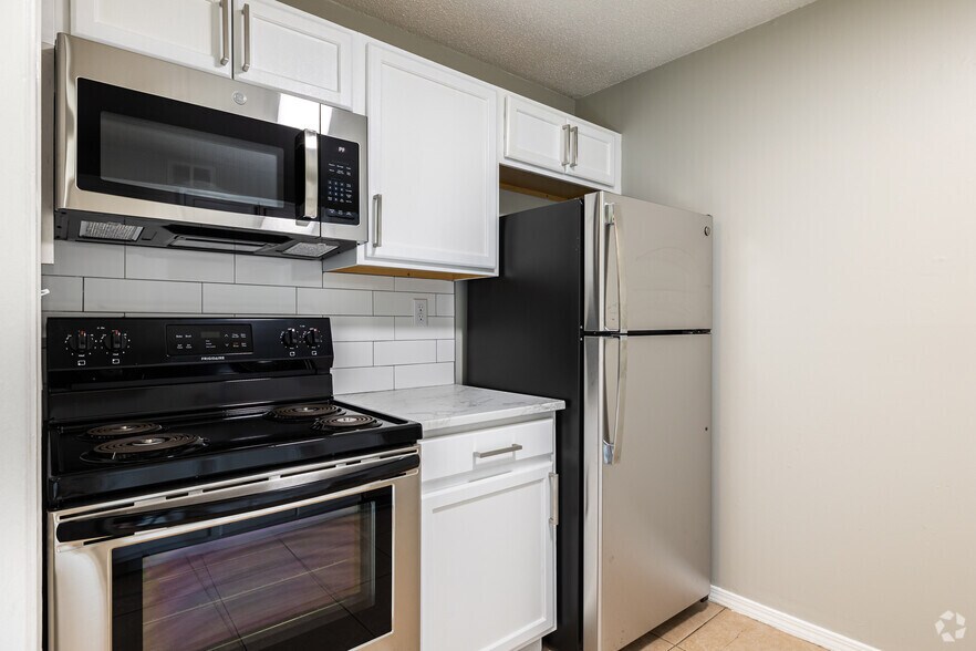 More Photos Of 108 NW 63rd St, Kansas City Apartments For Sale
