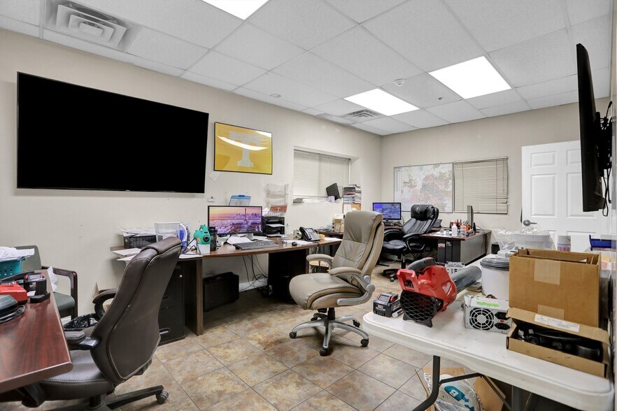 More Photos Of 3325 Millbranch Rd, Memphis Warehouse For Sale