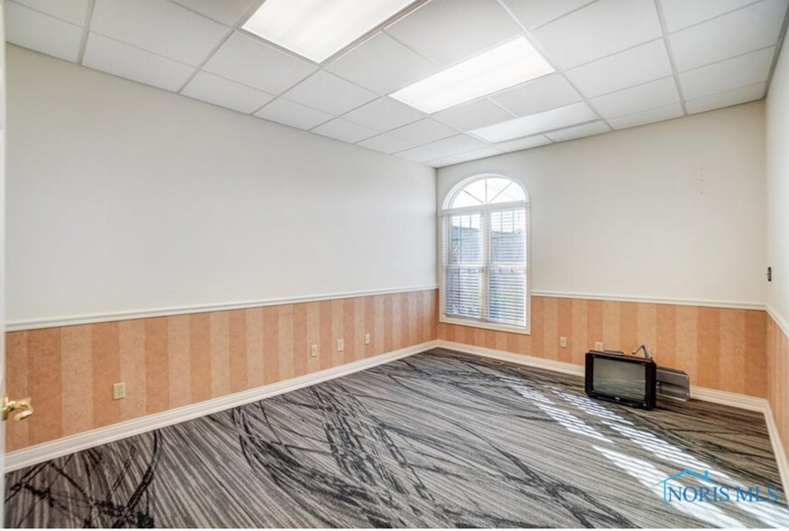 More Photos Of 2135 Tiffin Ave, Findlay Office For Sale