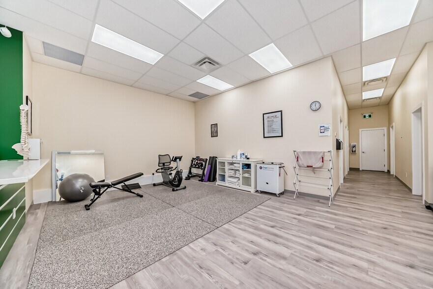 More Photos Of 2255 32 St NE, Calgary Storefront Retail Office For Lease