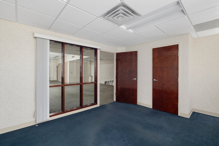 More Photos Of 999 S Broadway, East Providence Medical For Lease