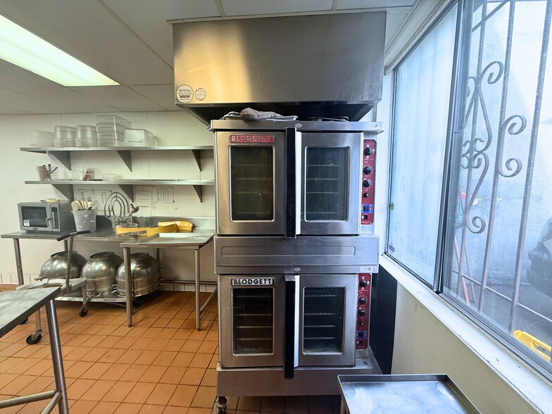 More Photos Of 422 N La Cienega Blvd, West Hollywood Storefront For Lease