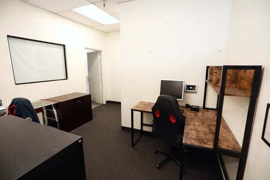 More Photos Of 4301 S Valley View Blvd, Las Vegas Warehouse For Lease