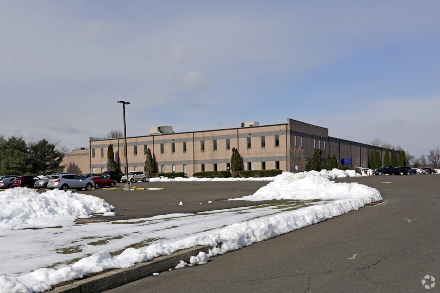 Primary Photo Of 100 Louise Dr, Ivyland Warehouse For Lease