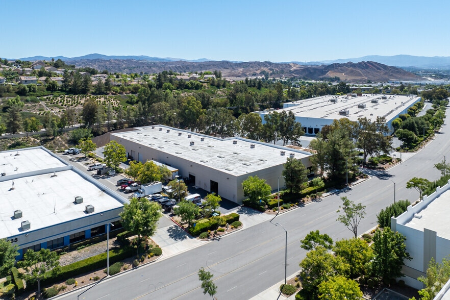 More Photos Of 28303-28319 W Industry Dr, Valencia Warehouse For Lease