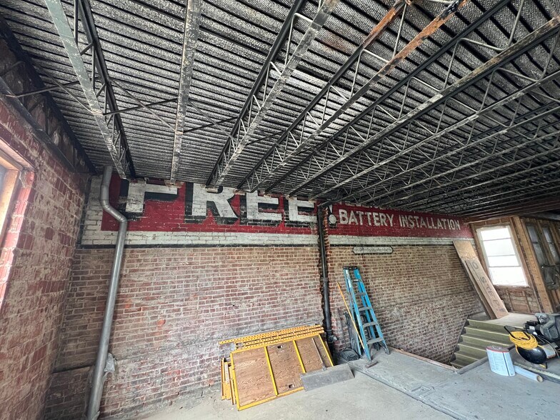 More Photos Of 237-245 Broad St, Kingsport Storefront For Sale