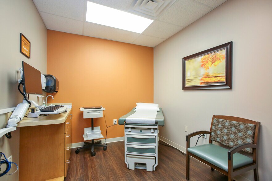 More Photos Of 12 Sammy McGhee Blvd, Jasper Office For Sale