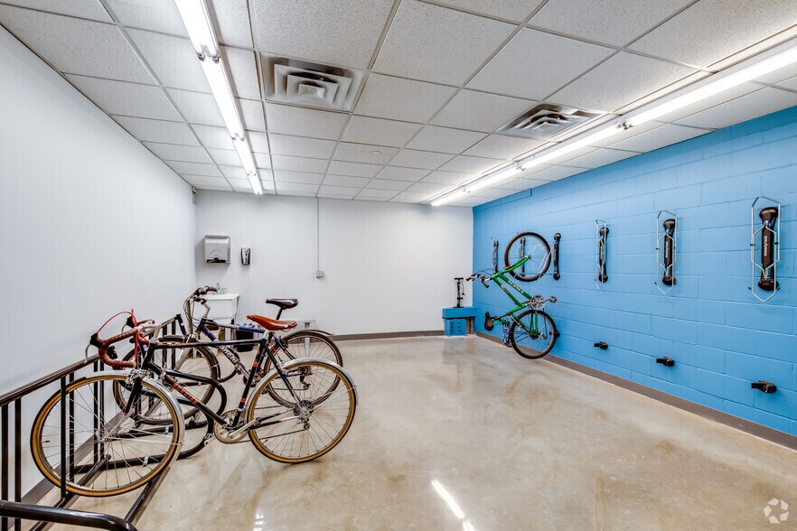 More Photos Of 380-388 Saint Peter St, Saint Paul Office For Lease