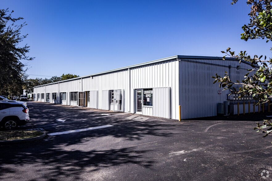 More Photos Of 1260-1296 SE Industrial Blvd, Port Saint Lucie Warehouse For Lease