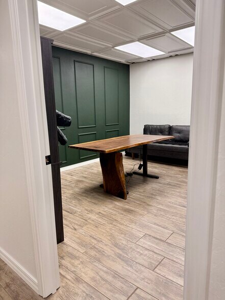 More Photos Of 2912 Lakeside Dr, Oklahoma City Office For Lease