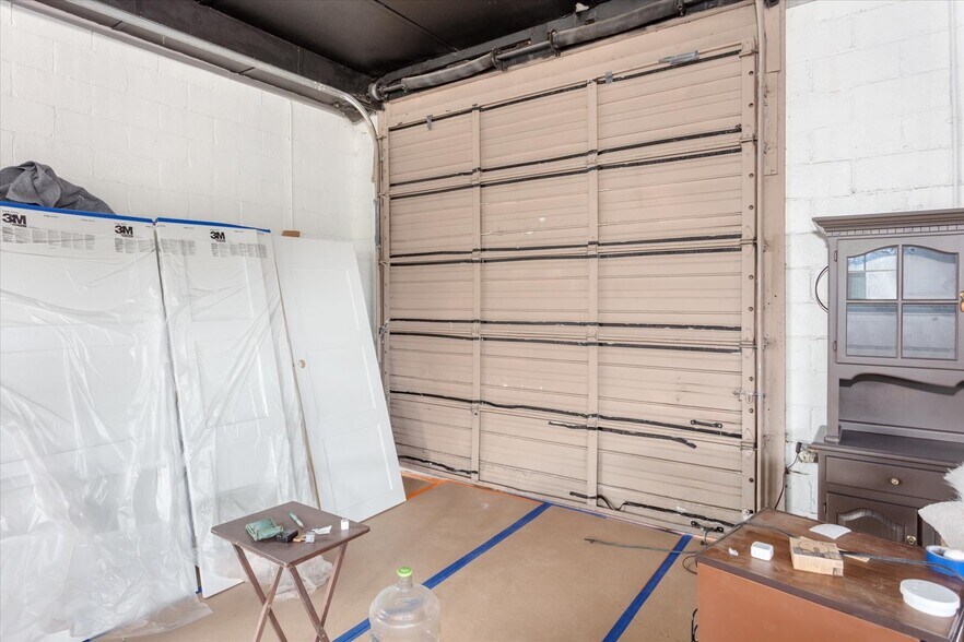 More Photos Of 249 W Rainbow Blvd, Salida Flex For Sale