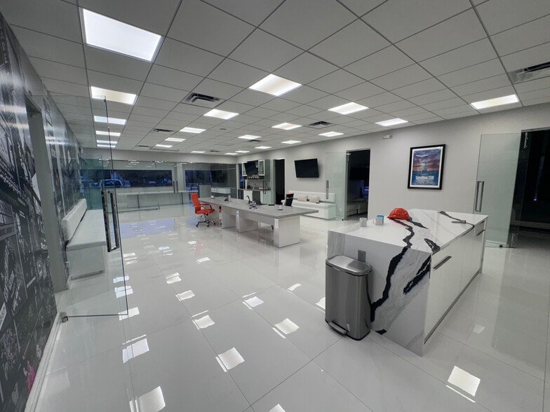 More Photos Of 10130-10188 NW 47th St, Sunrise Light Manufacturing For Sale