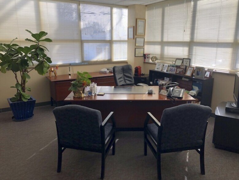 More Photos Of 233 Willis Ave, Mineola Office For Sale