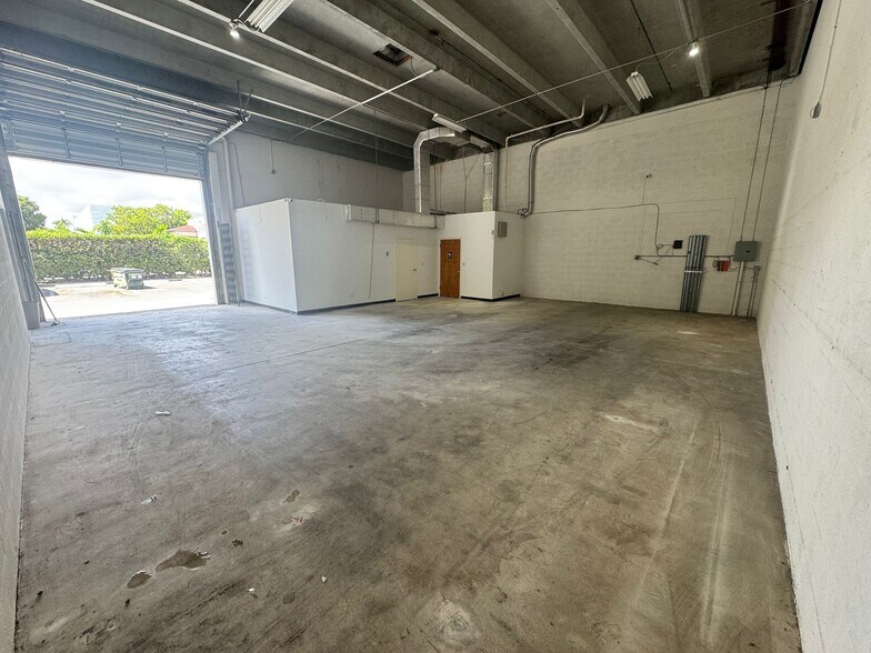 More Photos Of 10855 NW 29th St, Doral Light Manufacturing For Lease