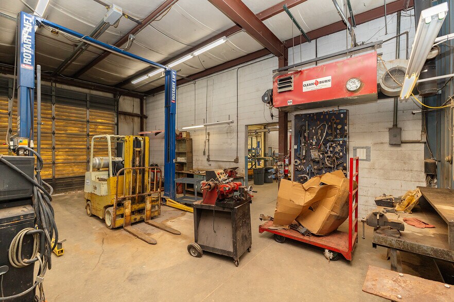 More Photos Of 890 N State Road 14, Harper Auto Dealership For Sale