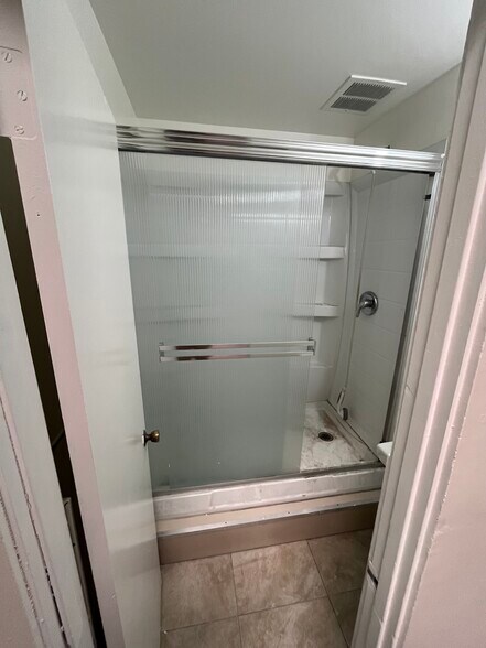 More Photos Of 537 E Gardena Blvd, Carson Manufacturing For Lease