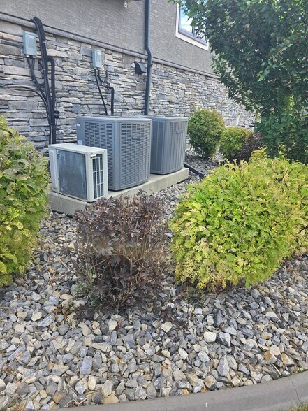 More Photos Of 110 Pelican Pl, Sylvan Lake Office For Sale