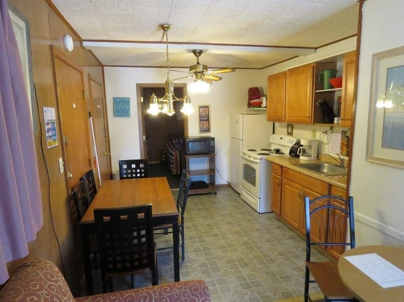 More Photos Of 1080 E Hiawatha Dr, Wisconsin Dells Hotel For Sale