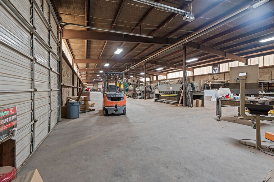 More Photos Of 3917 Clovis Rd, Lubbock Warehouse For Lease