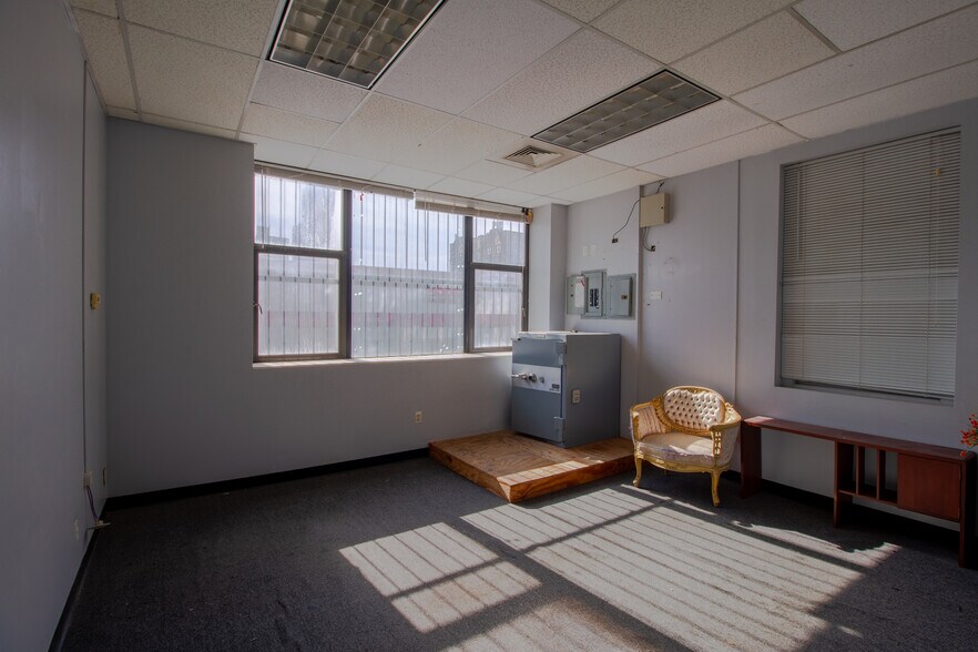 More Photos Of 22-26 4th Ave, Brooklyn Storefront Retail Office For Lease