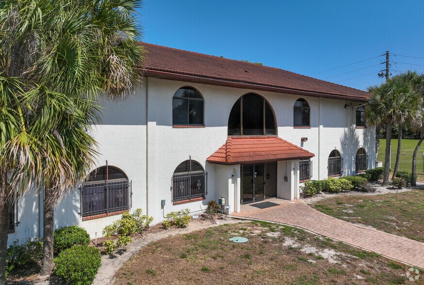 More Photos Of 7725 N Orange Blossom Trl, Orlando Warehouse For Sale