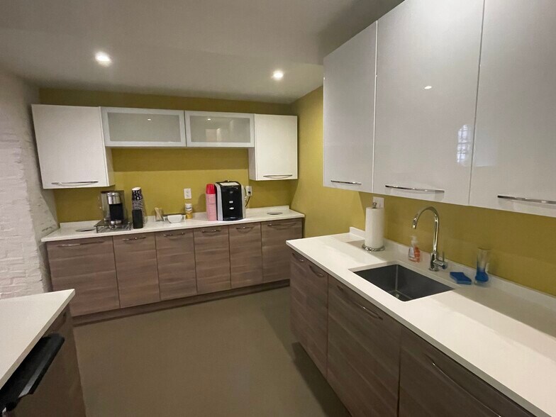 More Photos Of 12 W Madison St, Baltimore Office For Lease