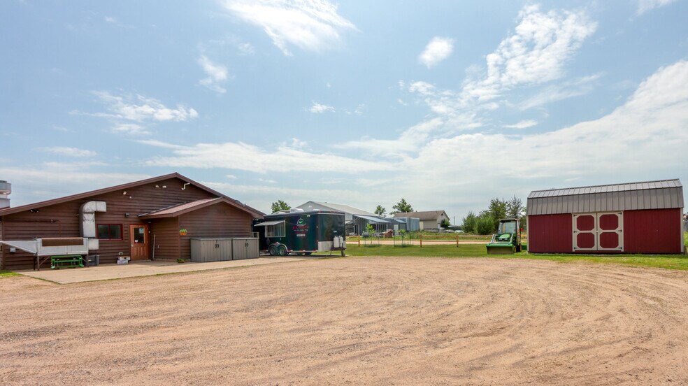 More Photos Of 1114 N Bluebird Rd, Eagle River Bar For Sale