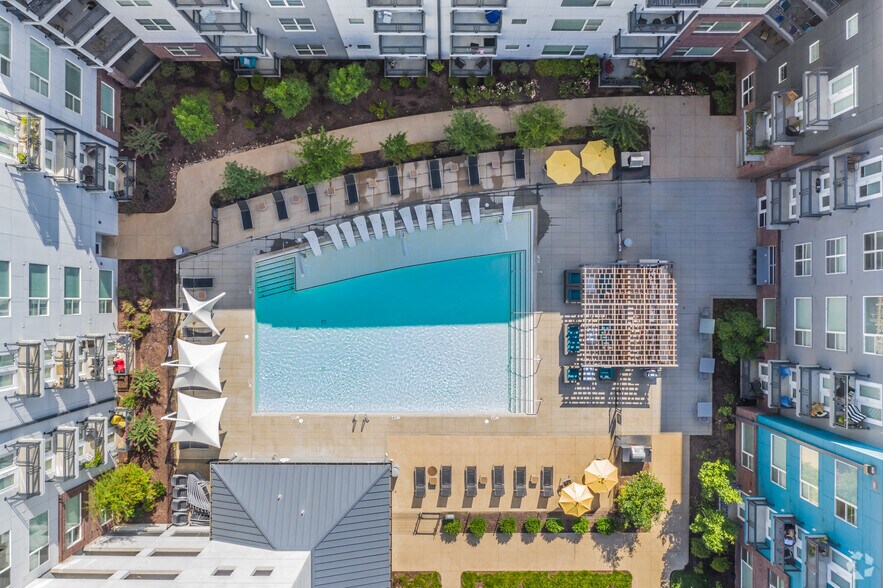 More Photos Of 395 S Highland St, Memphis Apartments For Lease