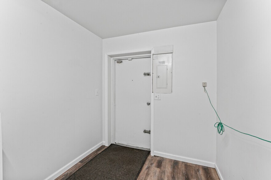 More Photos Of 4188 Fenton Rd, Flint Storefront Retail Office For Sale