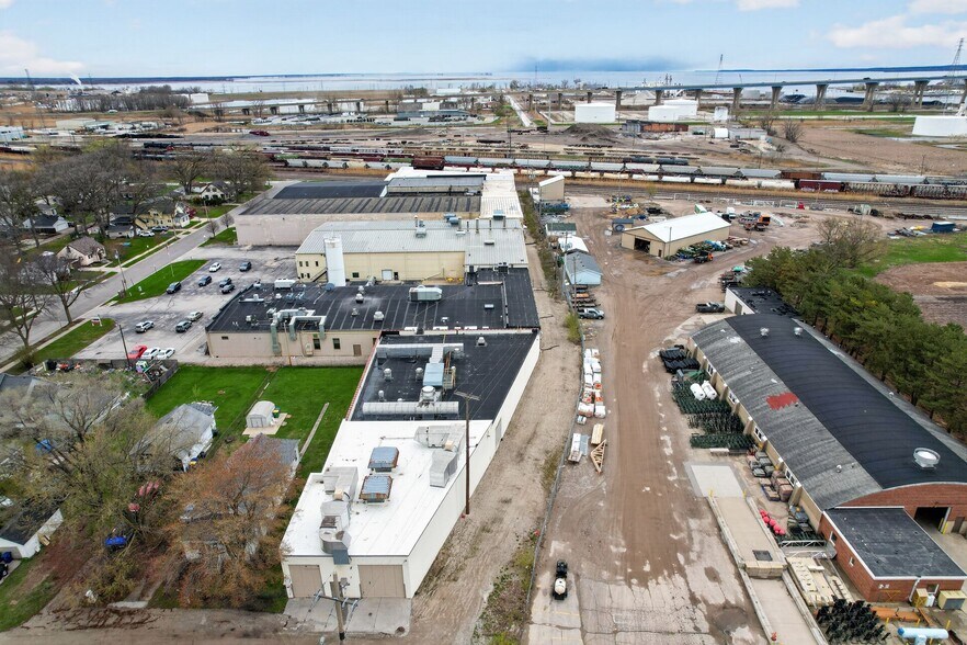 More Photos Of 1132 Lincoln St, Green Bay Warehouse For Sale