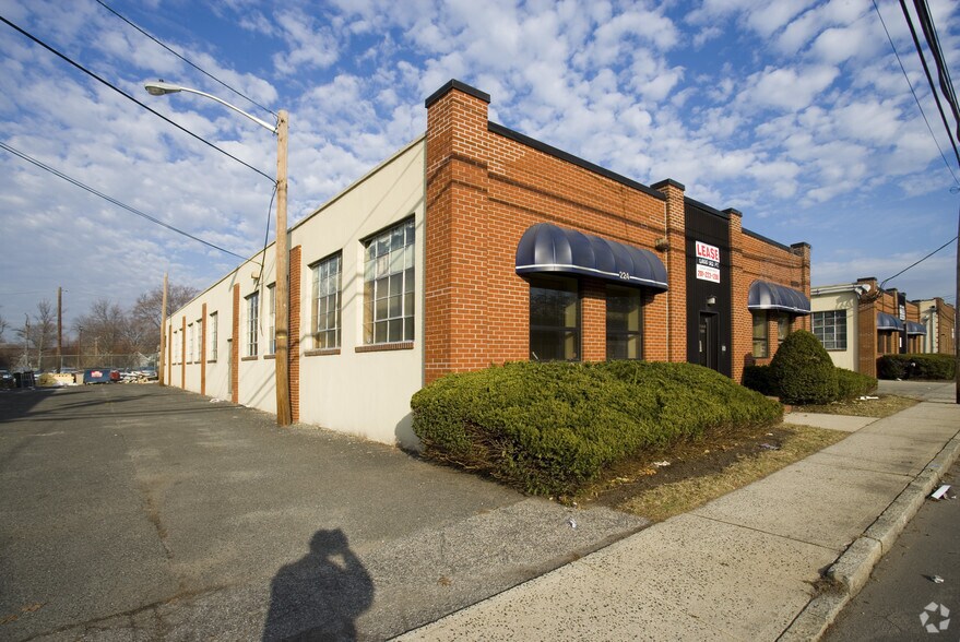 More Photos Of 218 S Van Brunt St, Englewood Warehouse For Lease