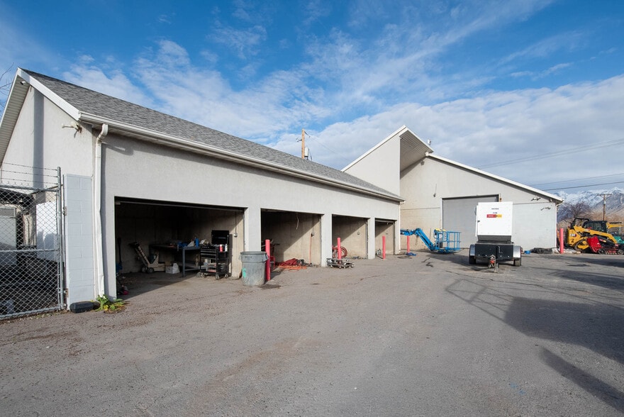 More Photos Of 1299 W State Rd, Pleasant Grove Veterinarian Kennel For Sale