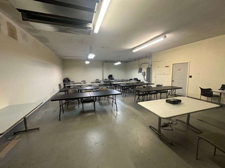 More Photos Of 50 E Woodhaven Dr, White Haven Office For Sale