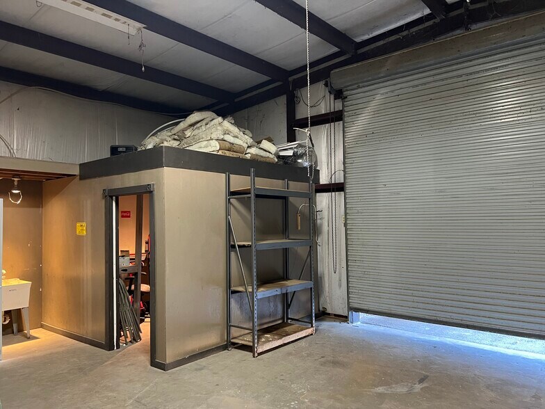 More Photos Of 17111 Highway 242, Conroe Self Storage For Lease